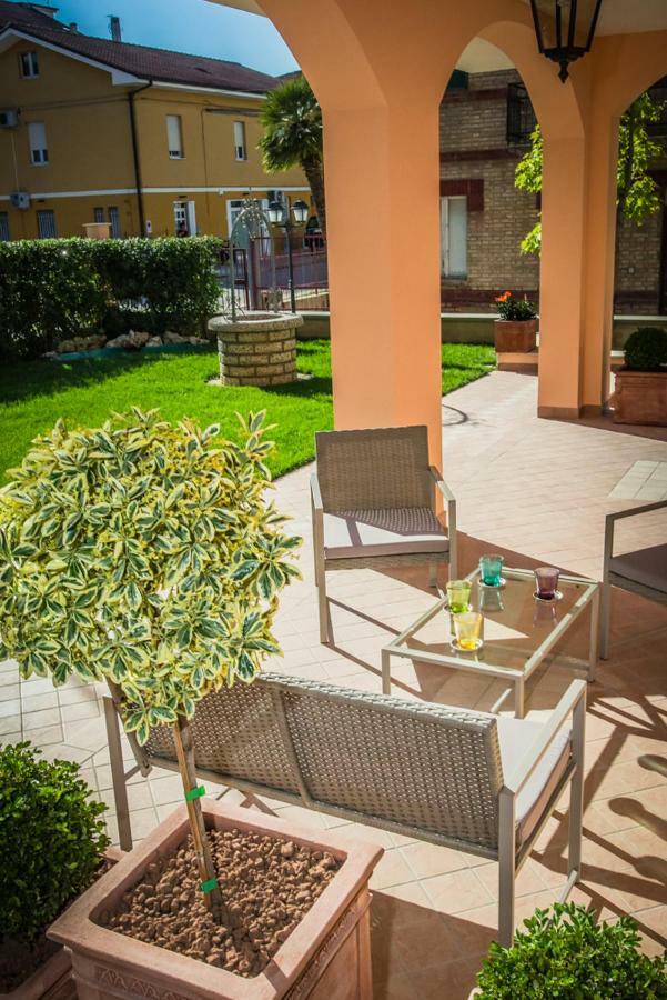 Appartamenti Vicino Al Mare Civitanova Marche Bagian luar foto